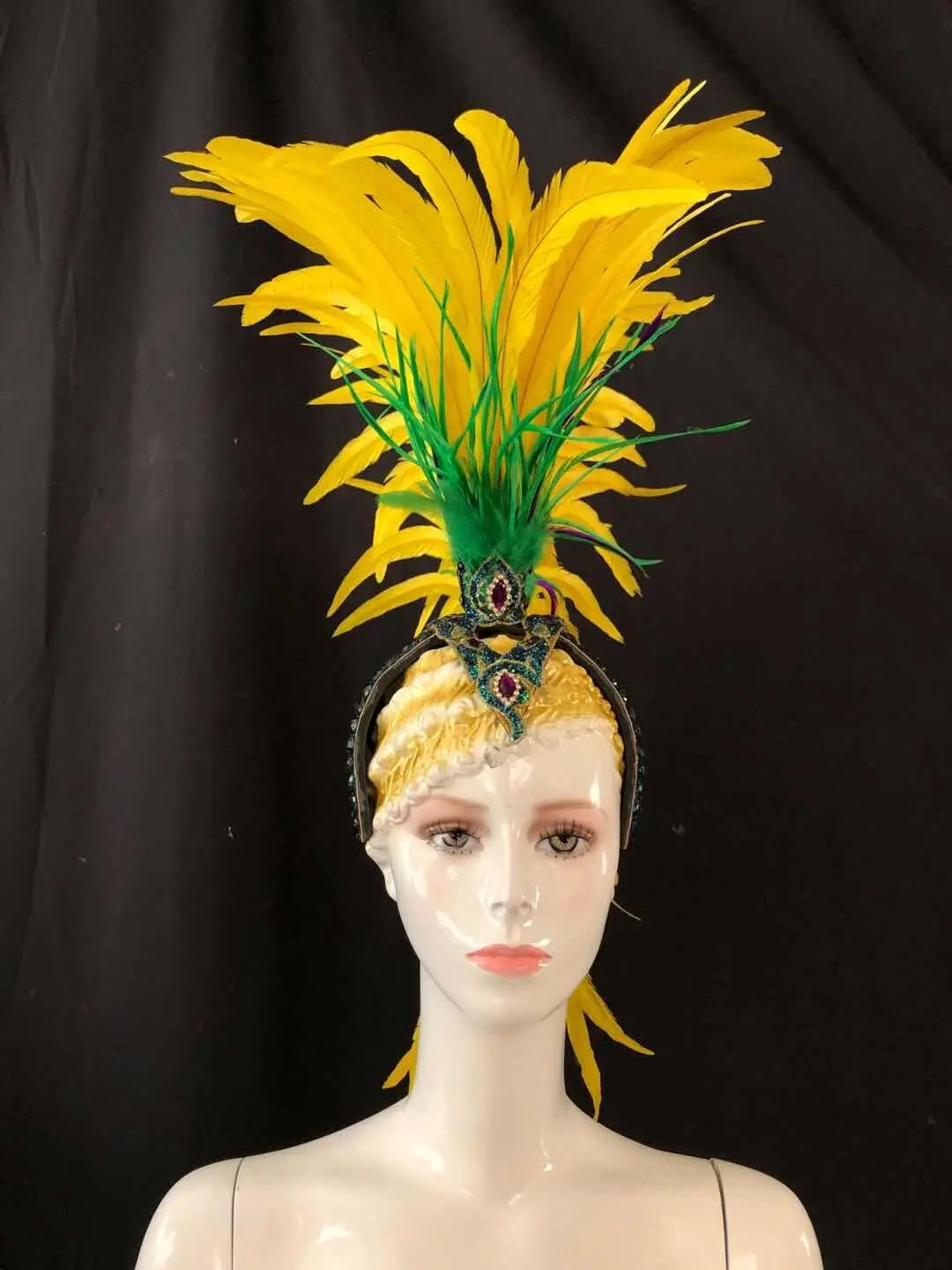 The Stardust Samba Radiance – Elegant Feathered Stage & Carnival Headdress
