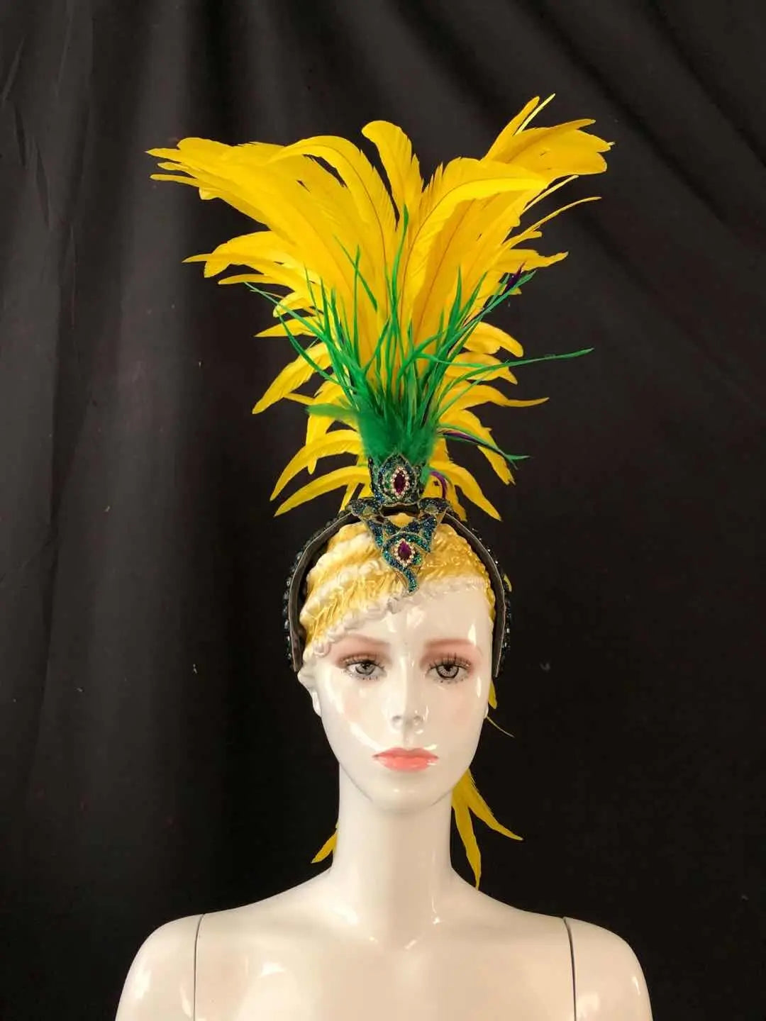 The Stardust Samba Radiance – Elegant Feathered Stage & Carnival Headdress