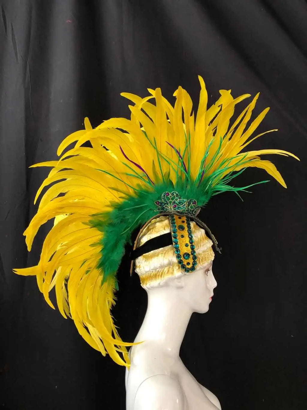 The Stardust Samba Radiance – Elegant Feathered Stage & Carnival Headdress