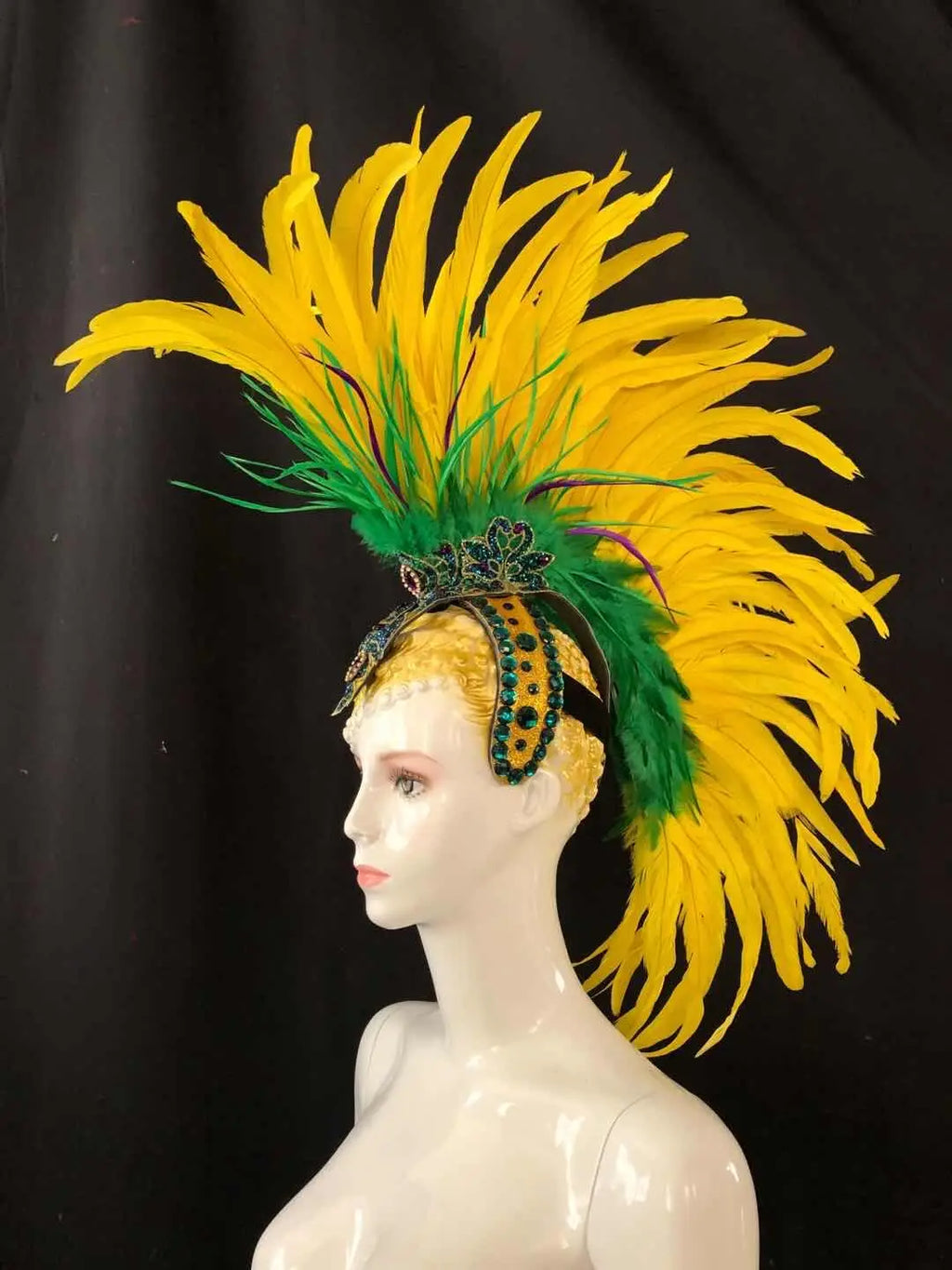 The Stardust Samba Radiance – Elegant Feathered Stage & Carnival Headdress