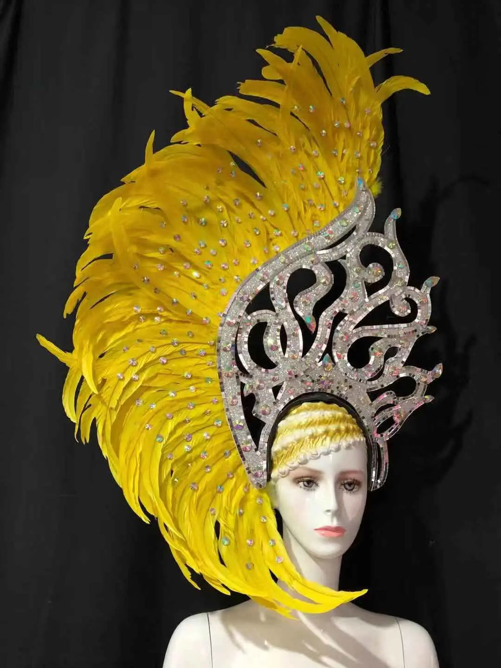 The Stardust Samba Radiance – Elegant Feathered Stage & Carnival Headdress