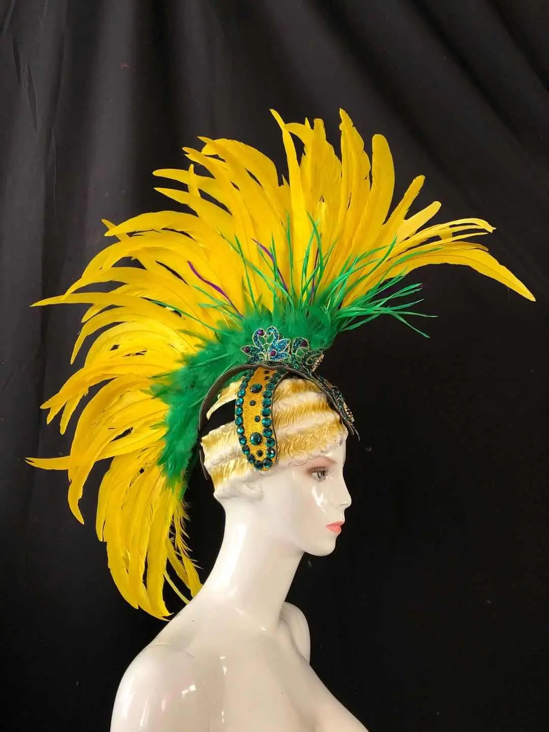 The Stardust Samba Radiance – Elegant Feathered Stage & Carnival Headdress