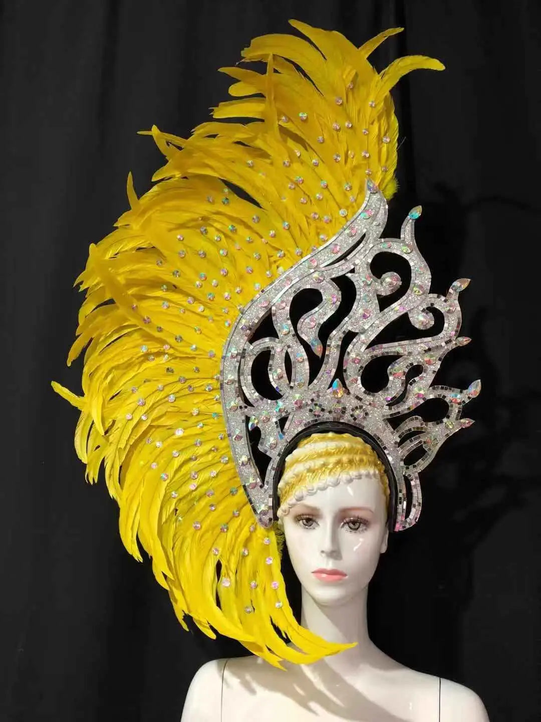 The Stardust Samba Radiance – Elegant Feathered Stage & Carnival Headdress