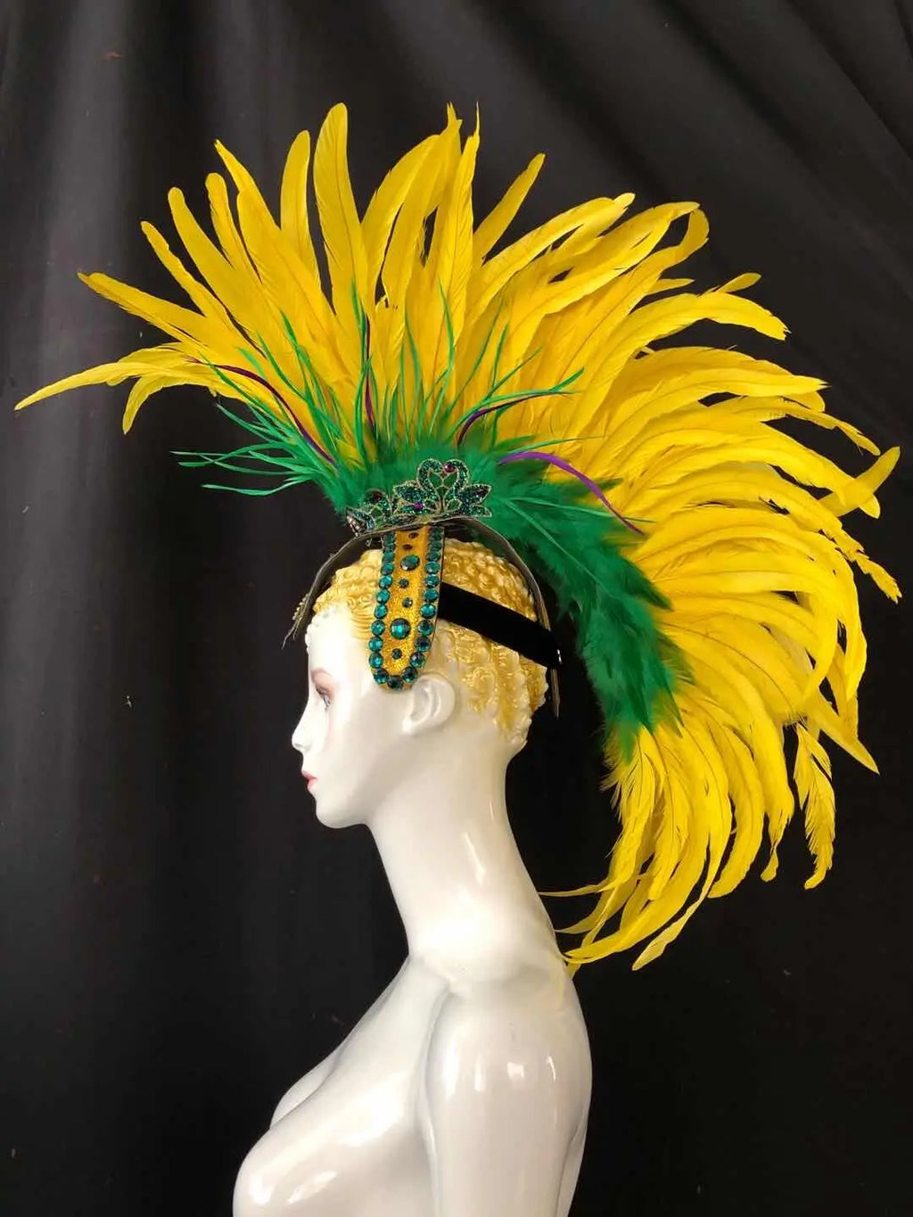 The Stardust Samba Radiance – Elegant Feathered Stage & Carnival Headdress