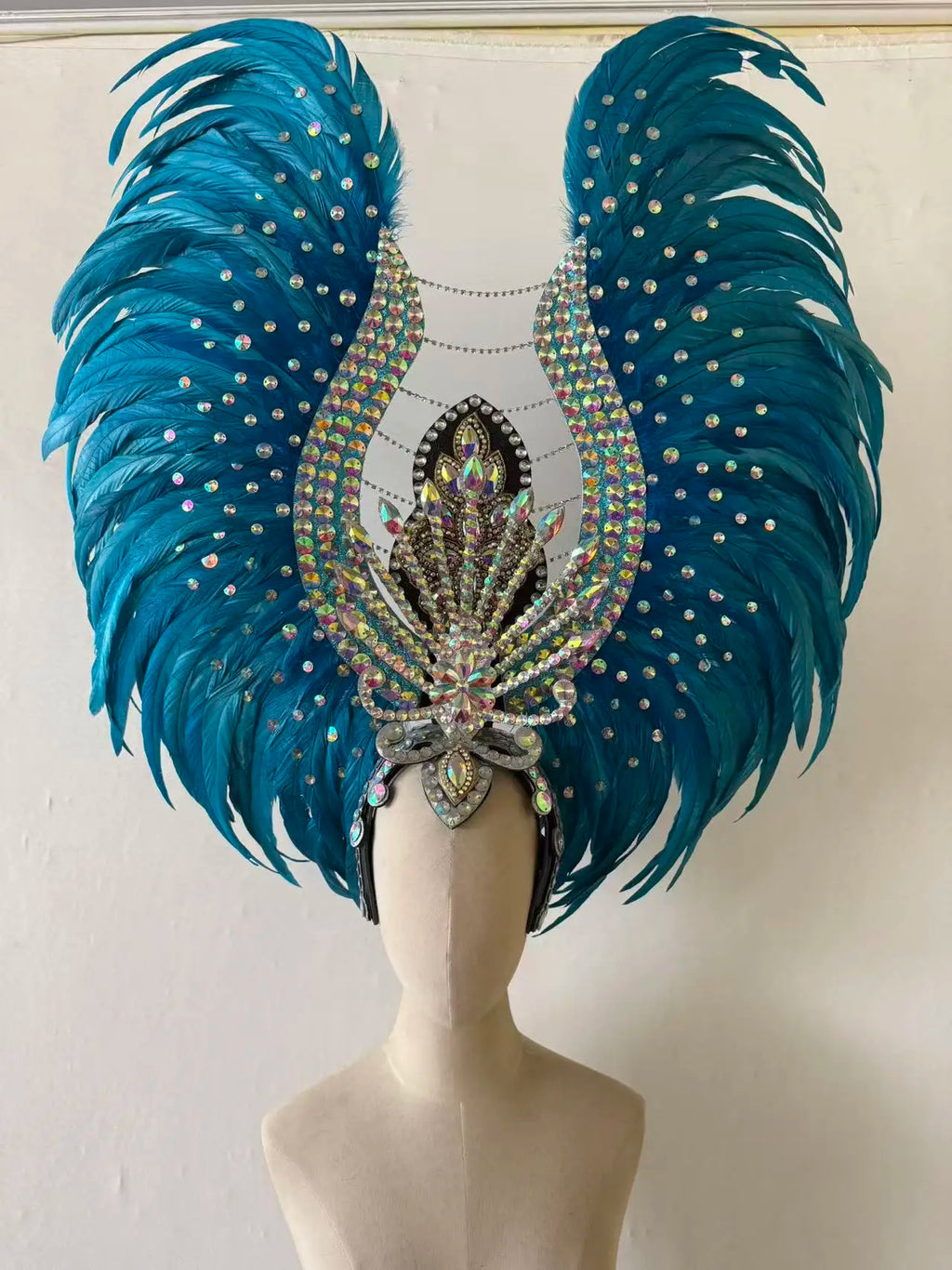 The Stardust Aurora Feather Headdress – Light Purple Cabaret & Carnival Crown