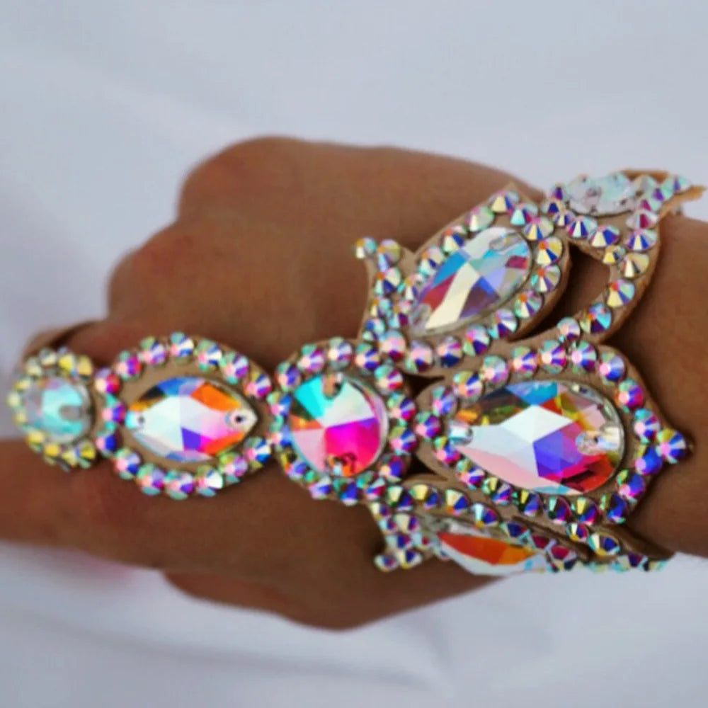 Geometric Rhinestone Finger Bracelet – Elegant Crystal Hand Chain Ring Jewelry for Festivals, Weddings & Clubwear