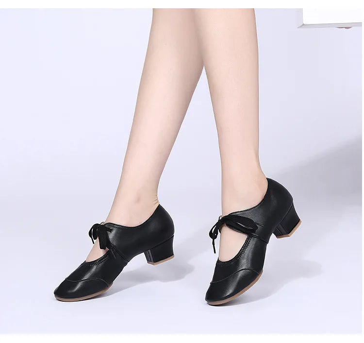 The Stardust Studio Oxford – Classic Lace-Up Practice Heel