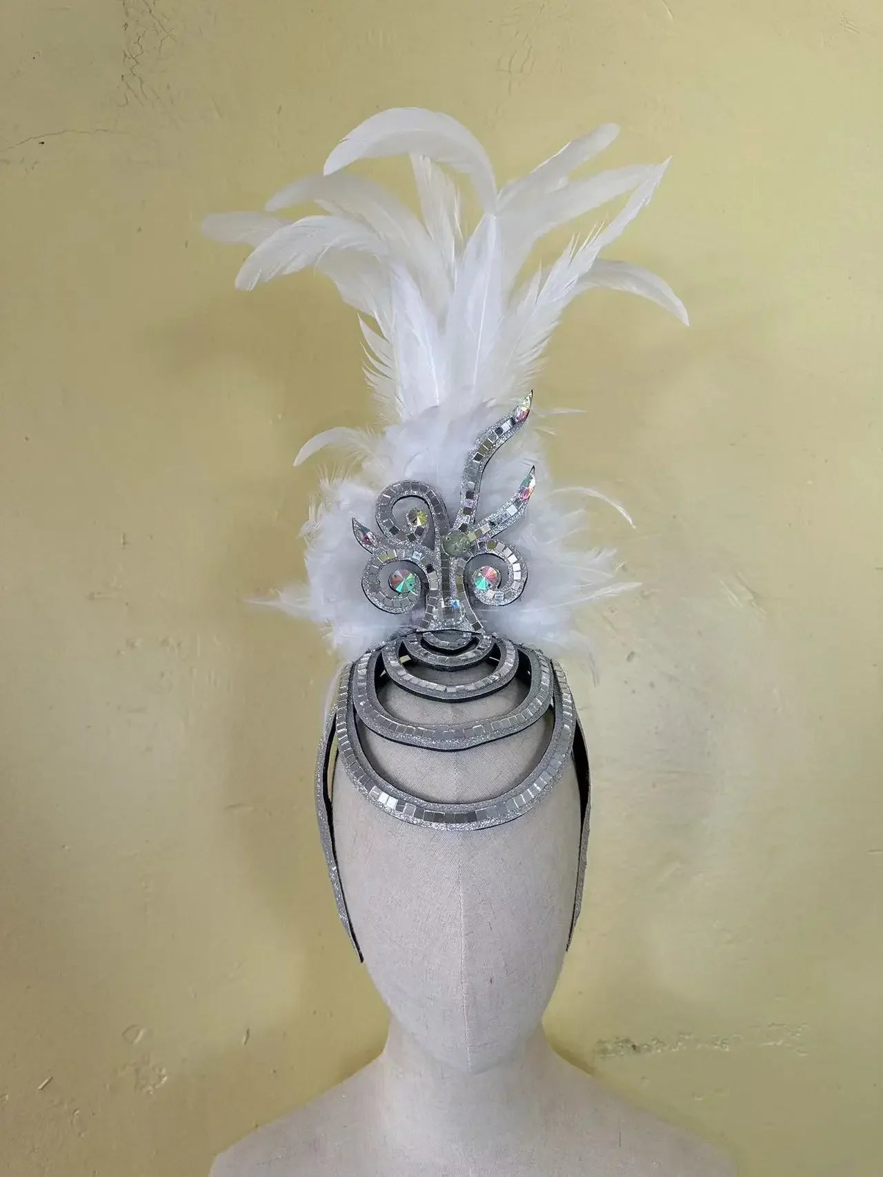 The Stardust Wings of Radiance – Deluxe Feathered Samba & Carnival Crown
